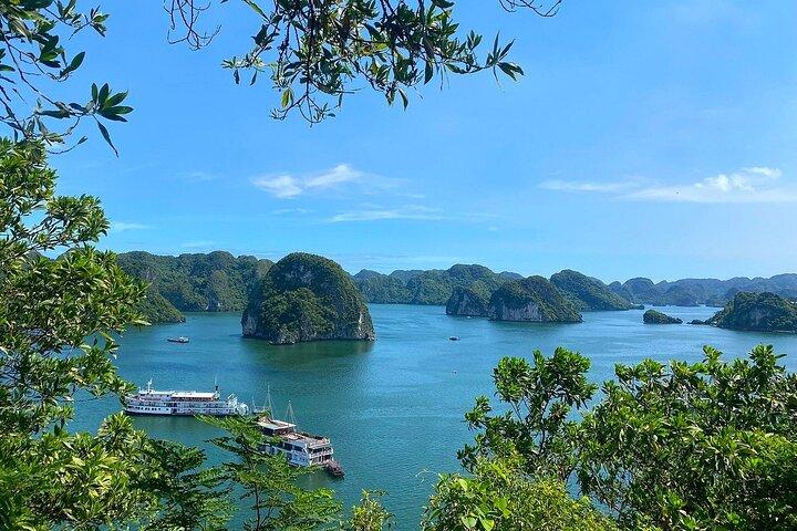 From Hanoi: Discover Halong on 5-Star All-Inclusive Cruise 2D1N