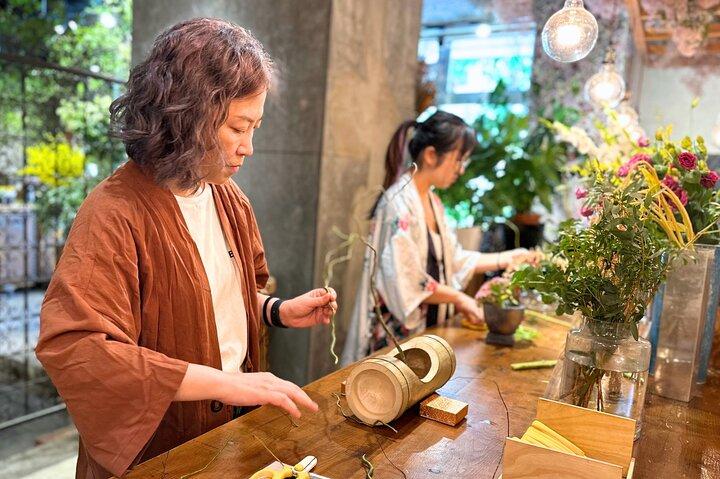 Japanese flower arranging (Ikebana) Experience/Workshop in Tokyo