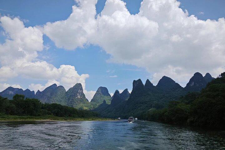 Li River Reed Flute Cave Elephant Hill and Daxu Old Town Tour