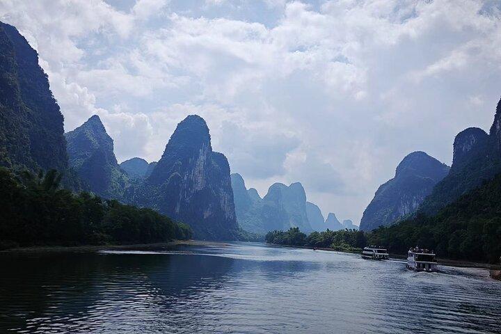 Li River Reed Flute Cave Elephant Hill and Daxu Old Town Tour