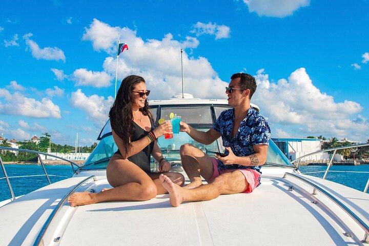 Cozumel Private Yacht and Snorkel with Lunch and Open Bar Onboard