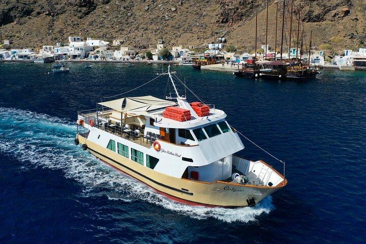 Santorini Full Day Tour and Sunset in Oia village