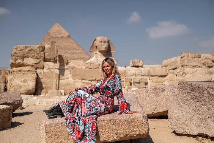 Female Guided Tour to The Pyramids of Giza and The Great Sphinx