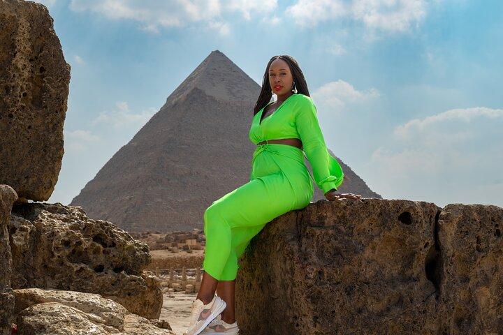 Female Guided Tour to The Pyramids of Giza and The Great Sphinx