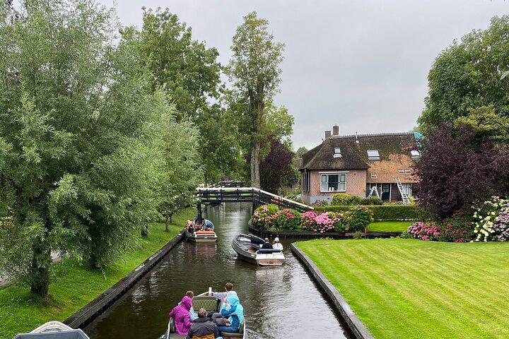 Private Tour to Giethoorn, Zaanse Schans and Windmills