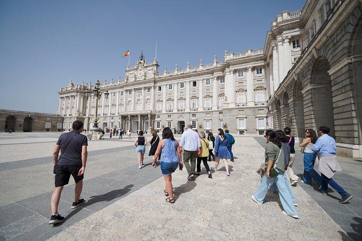 Royal Palace of Madrid Guided Tour and Flamenco Show with Tapas