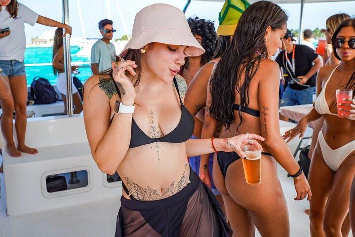 Catamaran Booze Party With Open Bar in Cancun