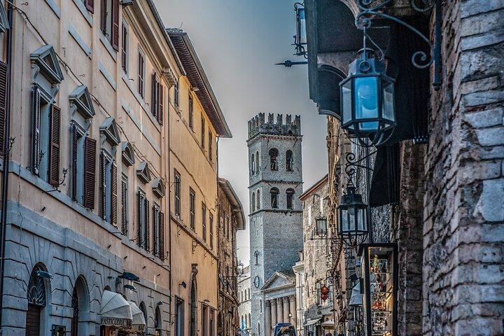 Assisi Walking Tour by Local Guide with St. Francis Basilica
