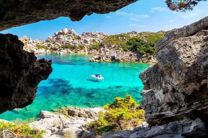Blue & Green Cave Tour with Elaphite Island Stop from Dubrovnik