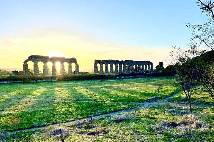 Private E-bike tour of Appian way&aqueduct(Catacombs,food option)