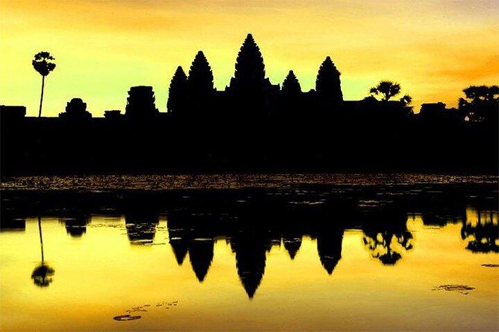Angkor Wat Sunset Small Group Tour with Lunch