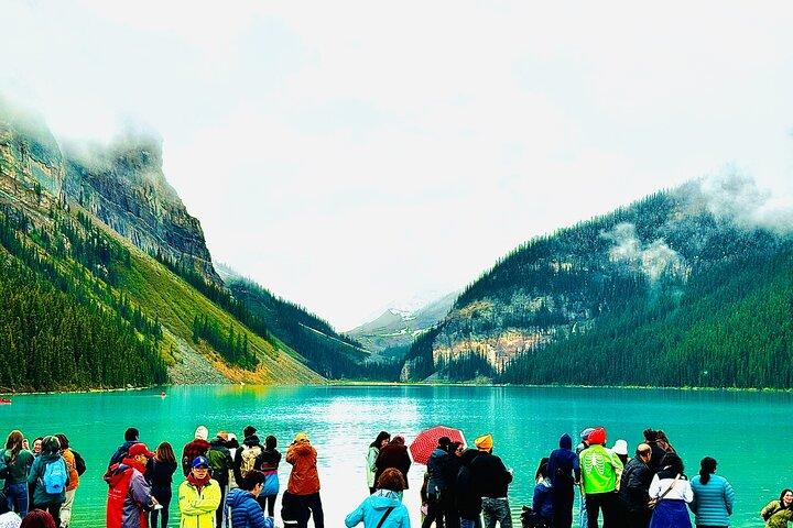ShuttleBus 2way Banff to Lake Louise (1Hr) and Moraine Lake (1Hr)