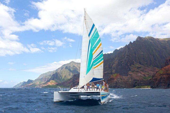 Kauai: Leila Na Pali Sunset Dinner Sail