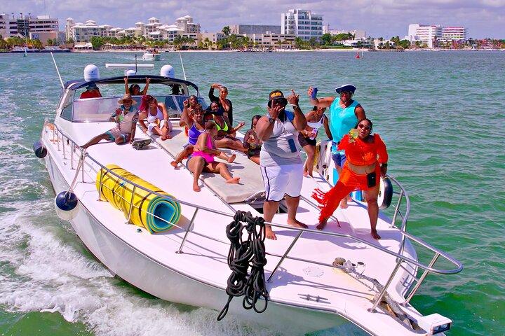 Private Luxury Yacht 55FT Rental in Cancun