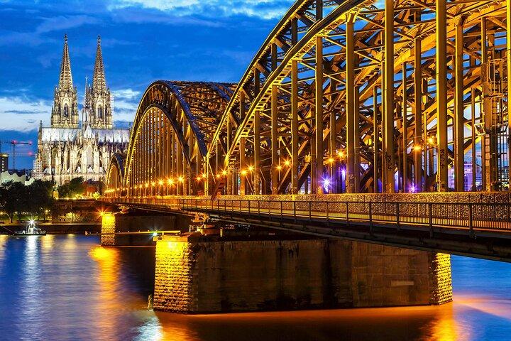 Cologne Walking Tour with Audioguide: City and Cathedral