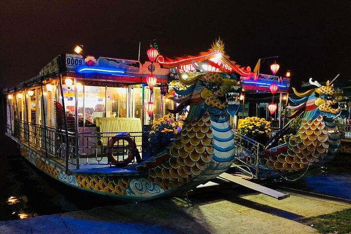Hue Evening Cyclo Food Tour & Folk Music on Perfume River