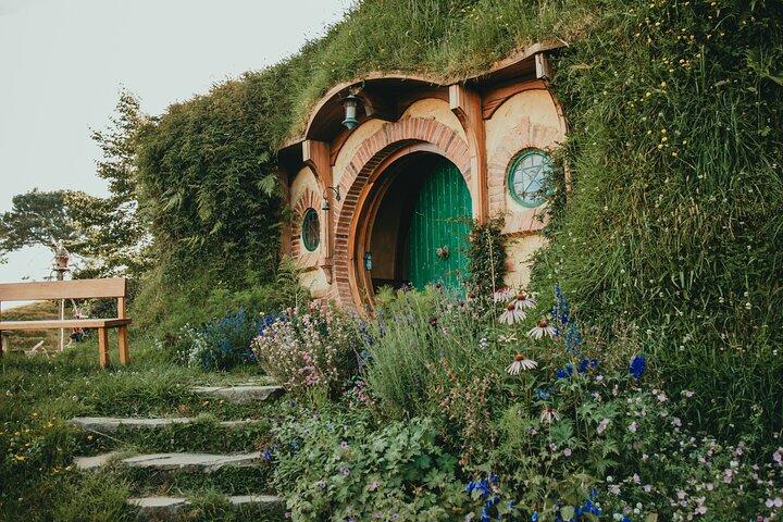 Hobbiton Movie Set & Blue Springs: Private Tour from Auckland