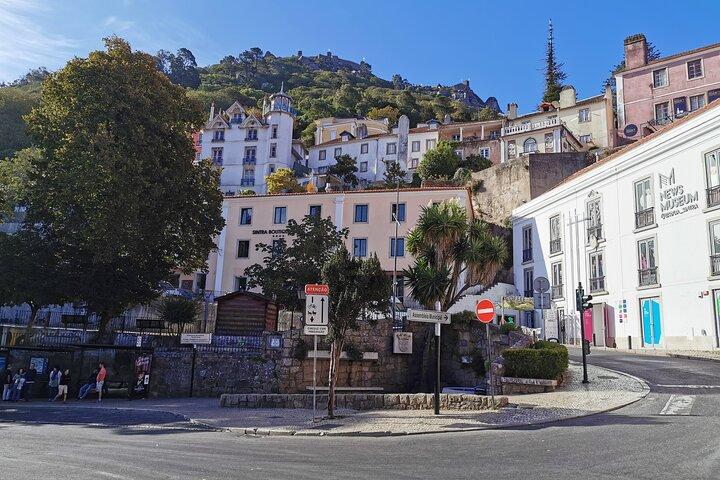 Sintra Private Tour Visit to 4 Palaces - Full Day