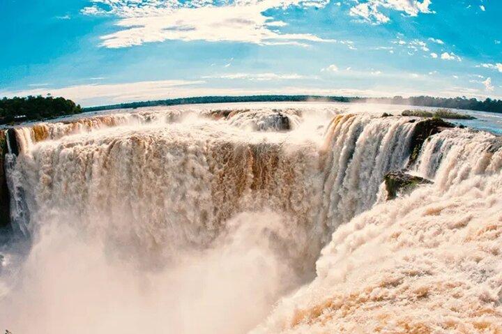 Guided tour of the Iguacu Falls on the Argentine side