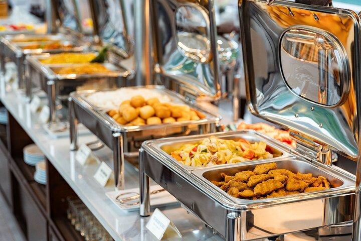 Halong Luxury Day Cruise: Buffet, Sunset Party & Jacuzzi