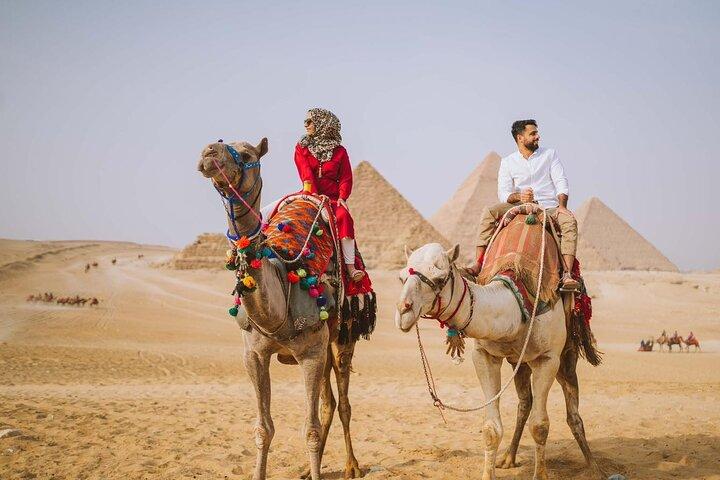Giza Pyramids Sphinx Private Tour with a Camera Photographer