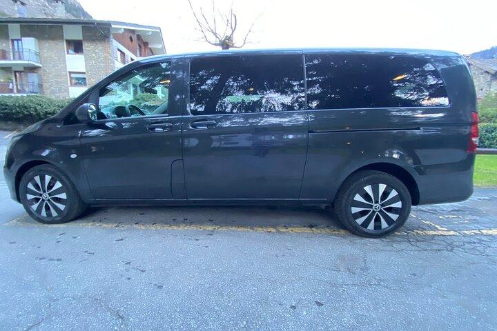 Transfer from LINATE Airport to Milan City Hotel by Minivan