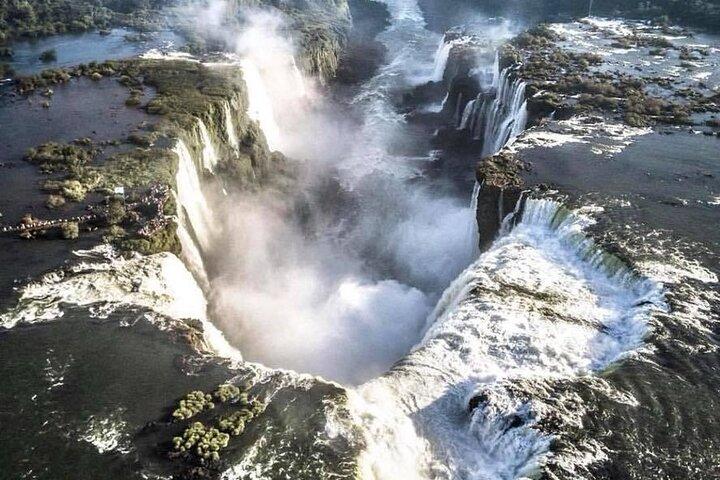 Iguazu Falls: Private Day tour Brasil & Argentina