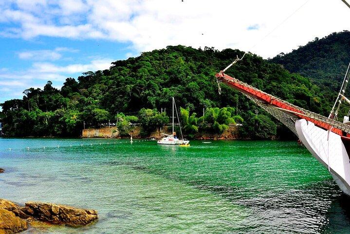 Tour of Angra dos Reis and Ilha Grande with Lunch Included