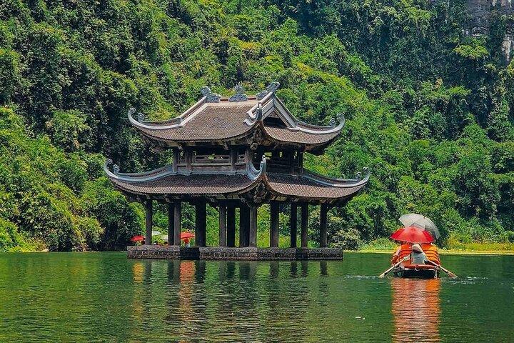 Private Day Trip to Ninh Binh: Mua Caves, Trang An & Hoa Lu