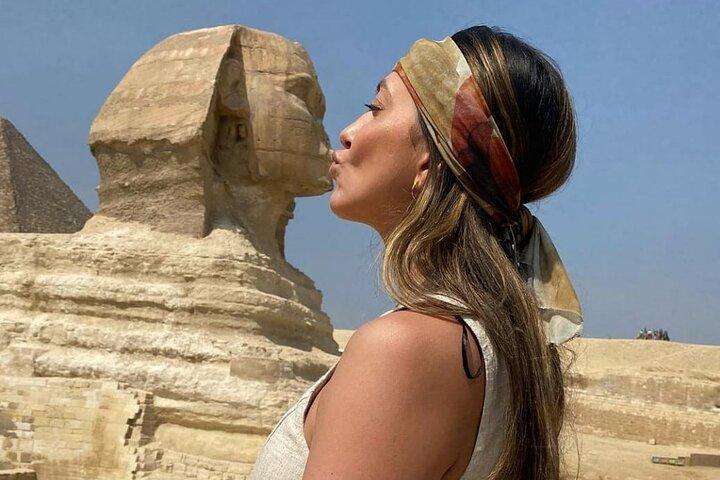 Giza Pyramids & Egyptian Museum: Camel Ride and Lunch Experience