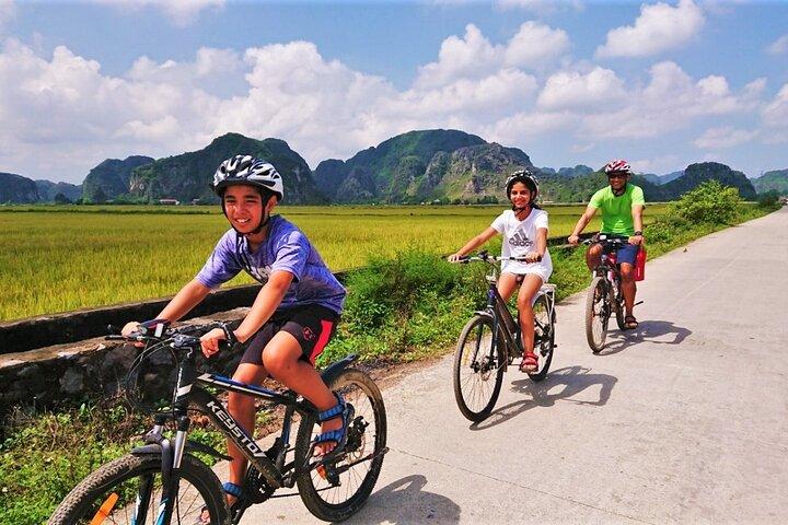 Amazing Ninh Binh: Trang An - Mua Cave - Hoa Lu (VIP 8 people)