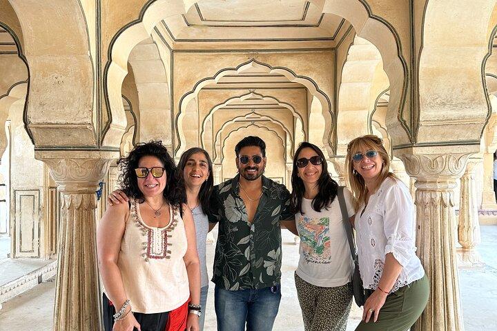 Jaipur Private Full Day City Tour with Pick Up and Drop Off