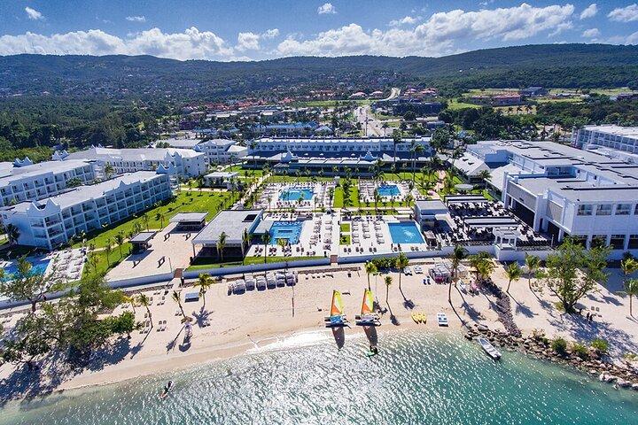 Montego Bay Airport Transfer to Montego Bay and Falmouth Hotels