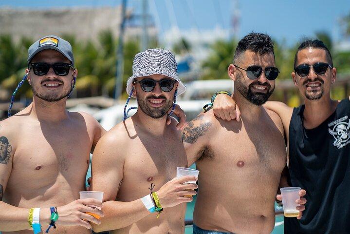 Isla mujeres catamaran, open bar, lunch and beach club