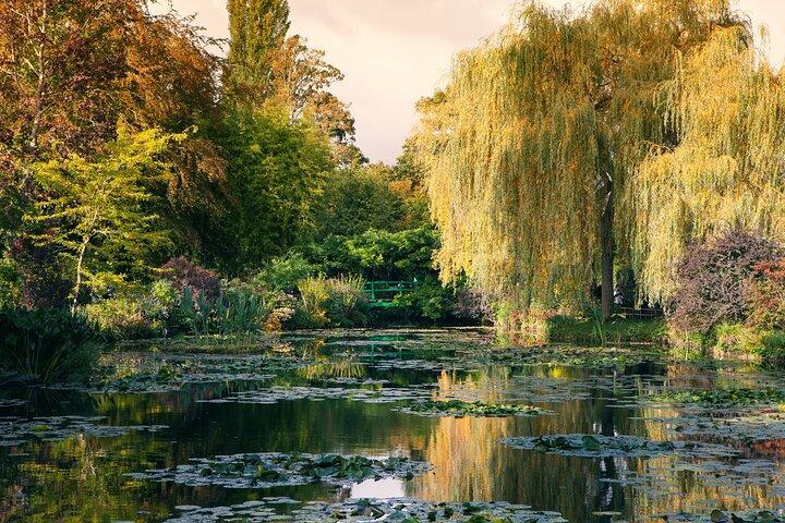 Versailles and Giverny Tour Hotel Pickup