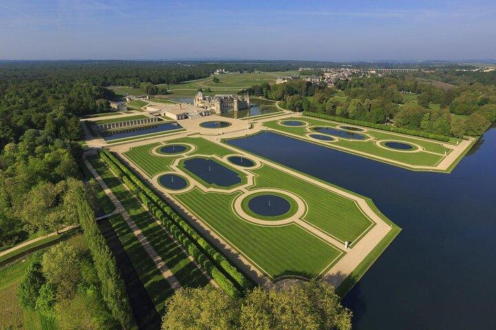 Chateau of Fontainebleau and Vaux le Vicomte 9-Hour Private Tour