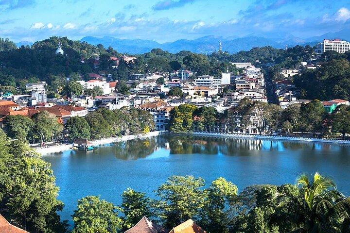 Kandy Heritage City Tour by tuktuk