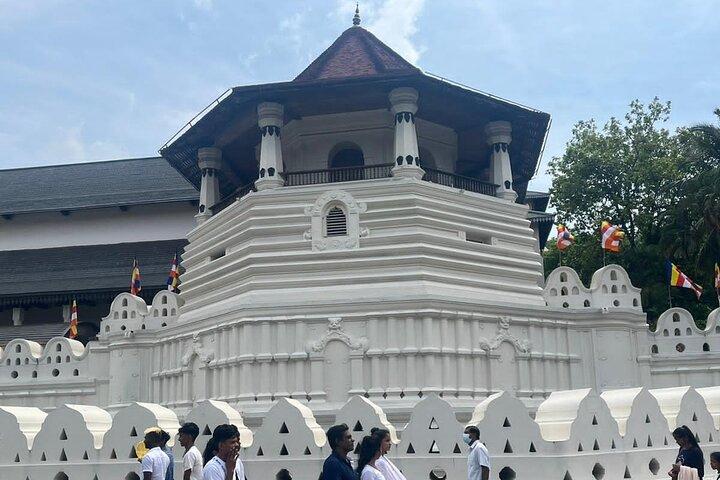 Kandy Heritage City Tour by tuktuk