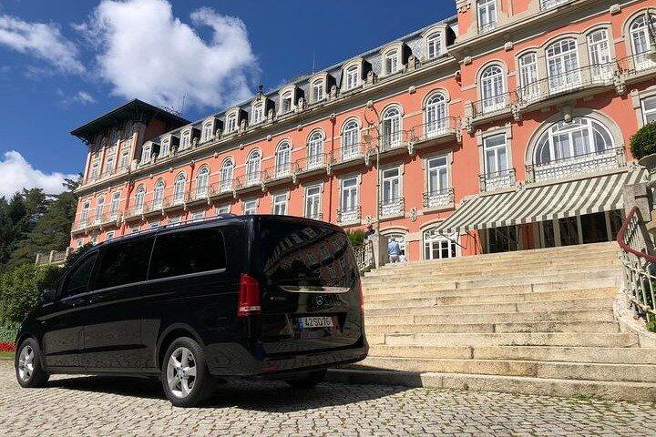 Private transfer from Lisbon to Porto with two Sightseeing stops