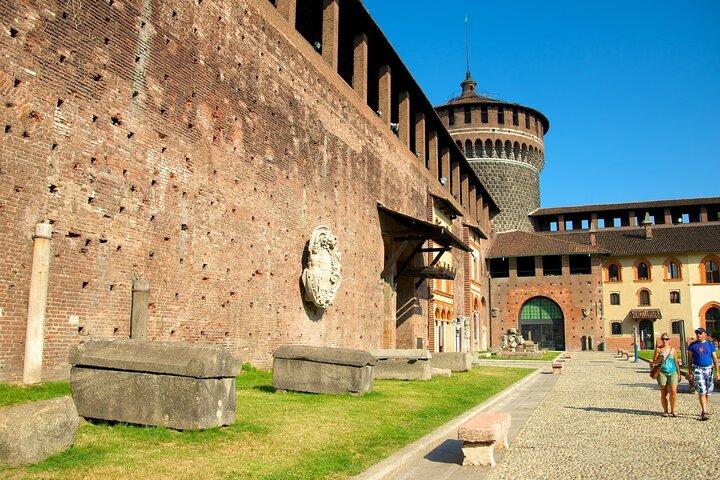 Discover Sforza Castle and Michelangelo’s Pieta Rondanini + ebook