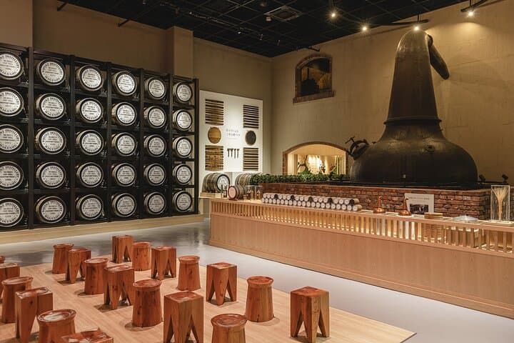 Mt. Fuji & Hakushu Distillery Whisky Museum Bus Tour from Tokyo