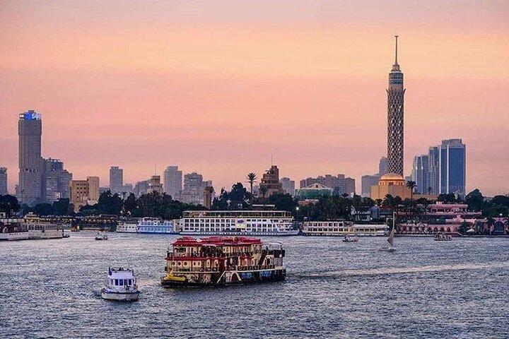 Giza Pyramids Tour With Lunch and Felucca Ride on the Nile