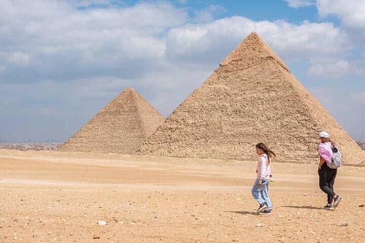Giza Pyramids Tour With Lunch and Felucca Ride on the Nile