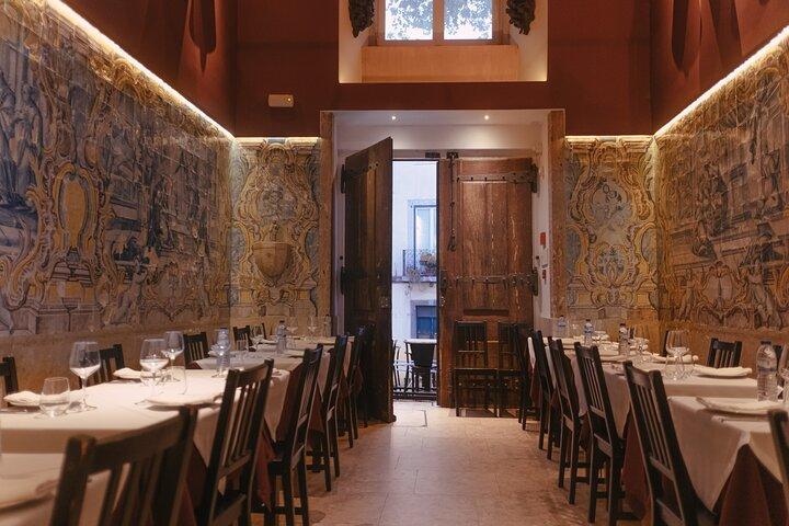 Mesa de Frades Dinner in Lisbon Fado Show Portuguese Live Music