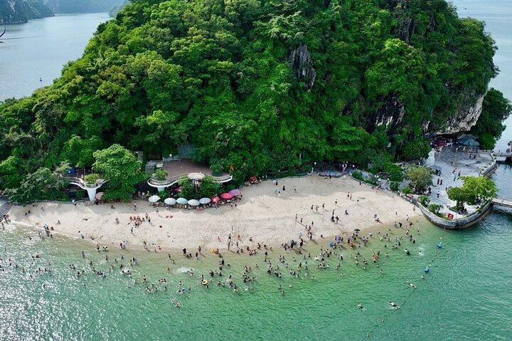 Iris Cruise Halong Bay – 5-Star Day Tour With Jacuzzi & Lunch