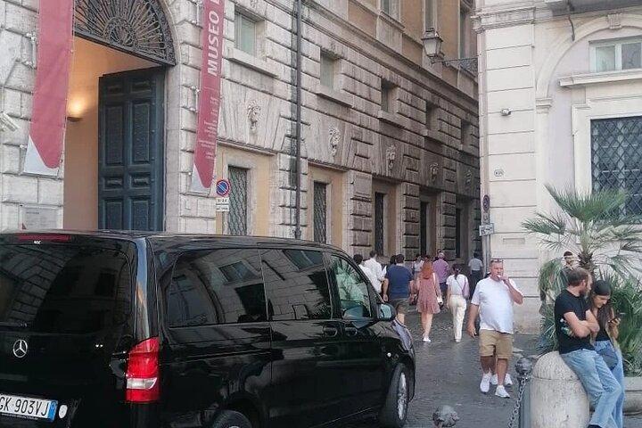 Private Transfer from Rome Hotels to Vatican or Colosseum
