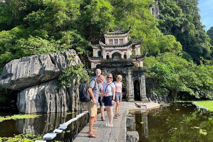 Hanoi: Trang An, Local Family, Bich Dong, Mua Cave Private Tour
