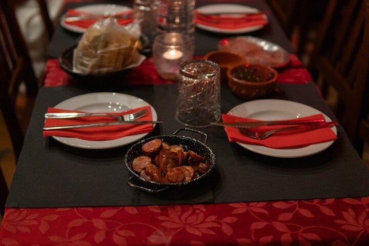Lisbon Fado Experience: Walking Tour, Dinner and Live Music Show