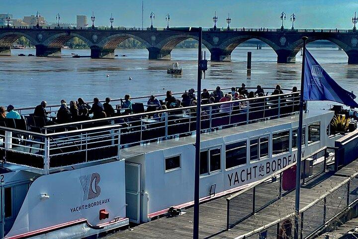 Prestige Commented Cruise glass of wine and Canelé in Bordeaux