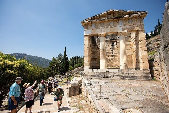 Delphi & Arachova: Private Full-Day Tour from Athens